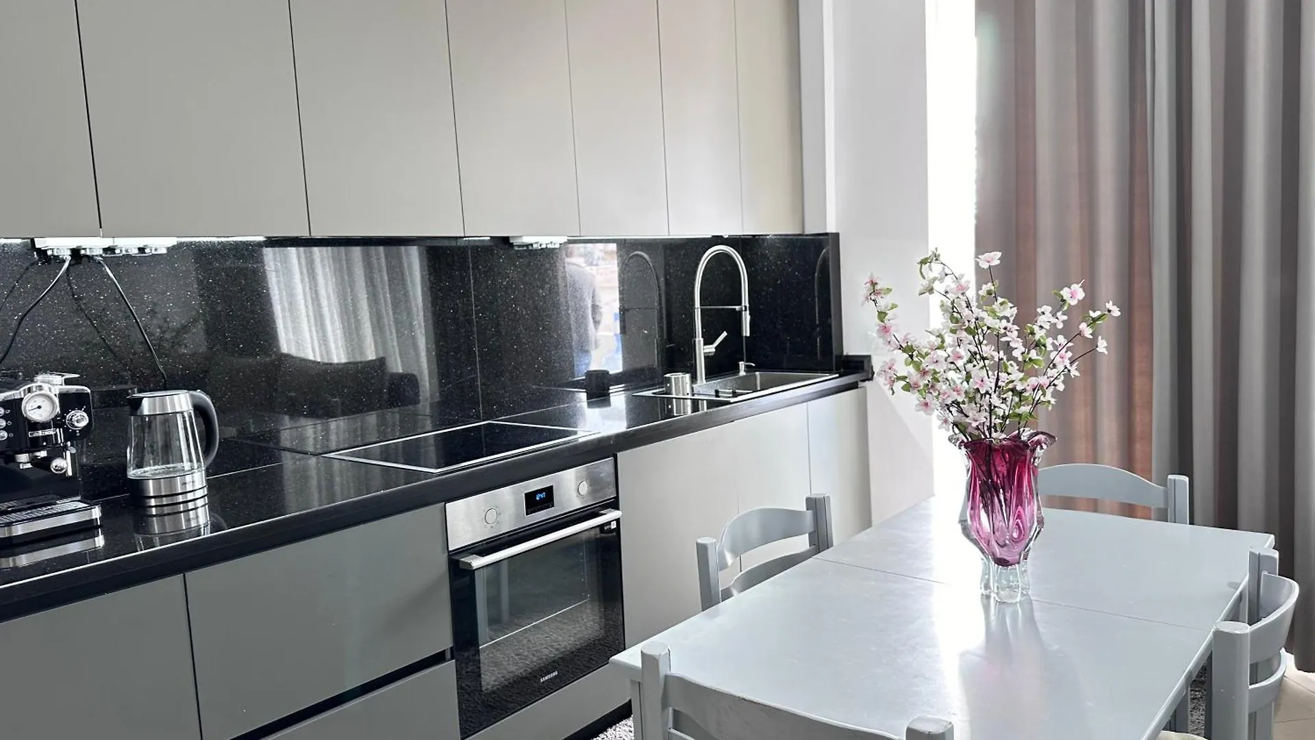 Lily Sea View Apartment Sarande Albania