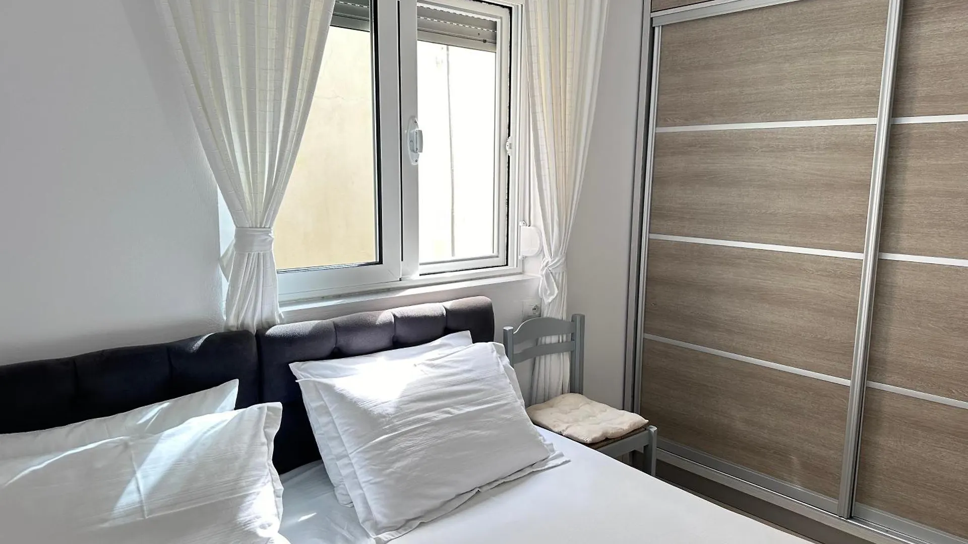 Lily Sea View Apartment Sarande