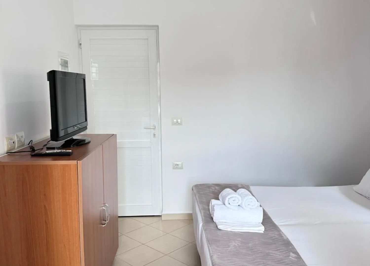 Lily Sea View Apartment Sarande